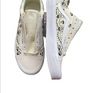 NWT Vans Style 36 Bandana sneakers in white/black